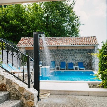 Villa Dub Kotor Luaran gambar